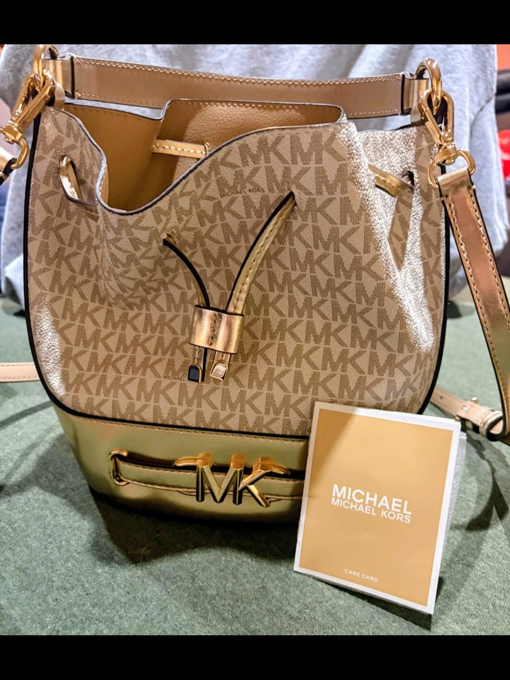 Firm Price Michael Kors Beige and Gold Signature Bucket Shoulder Bag